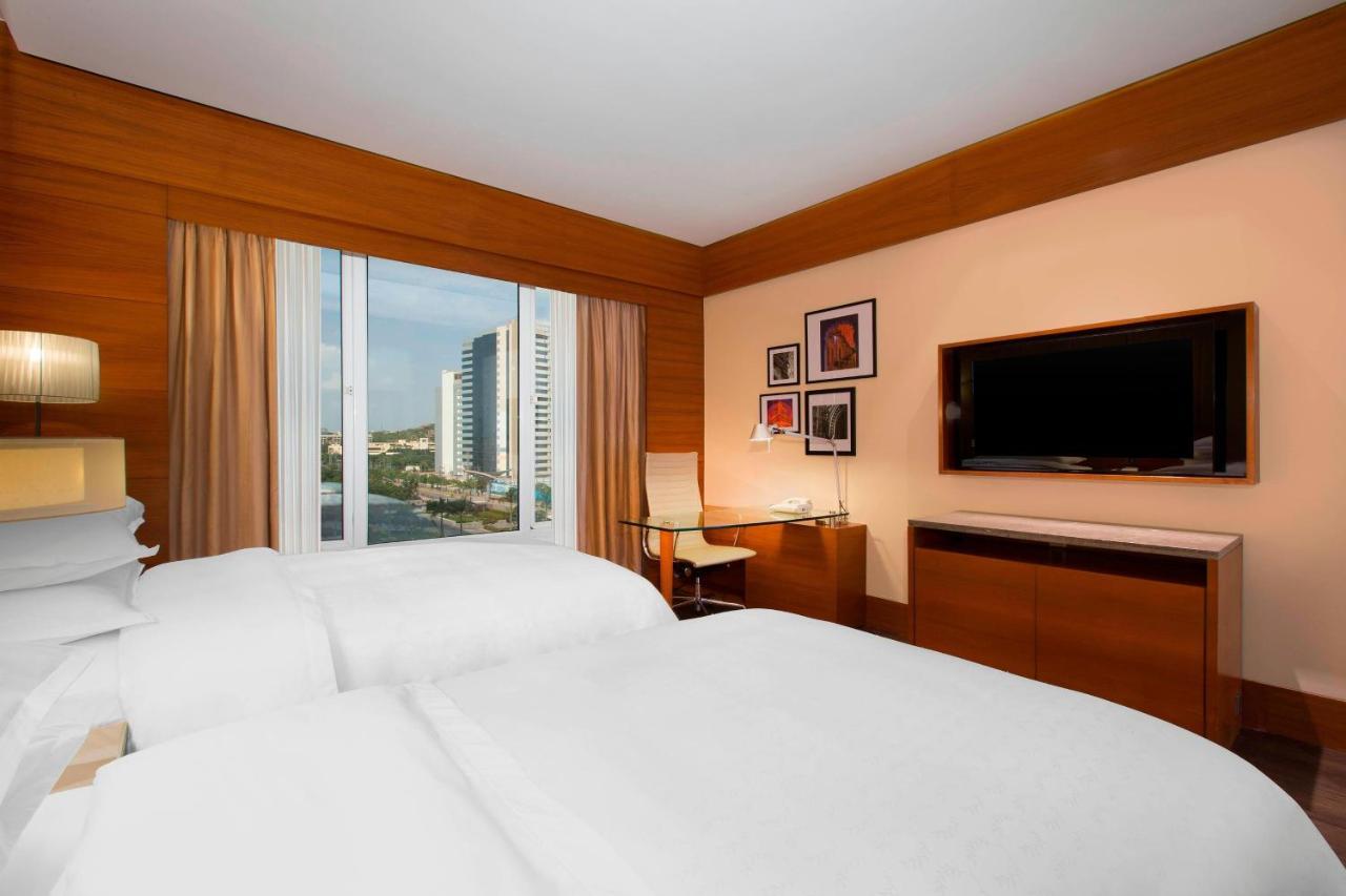 Sheraton Hyderabad Hotel Εξωτερικό φωτογραφία
